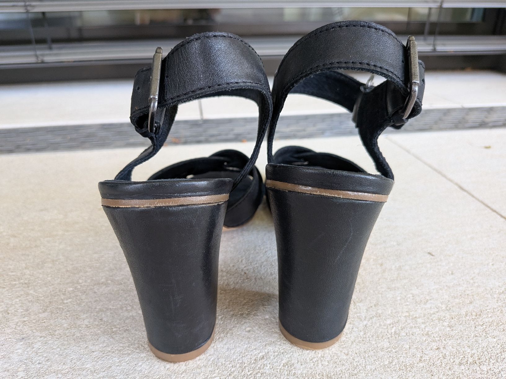 Scarpe da donna: Sandalette Leder Schwarz  – Usato da Lachen SZ venduto da joa_rf9n 2