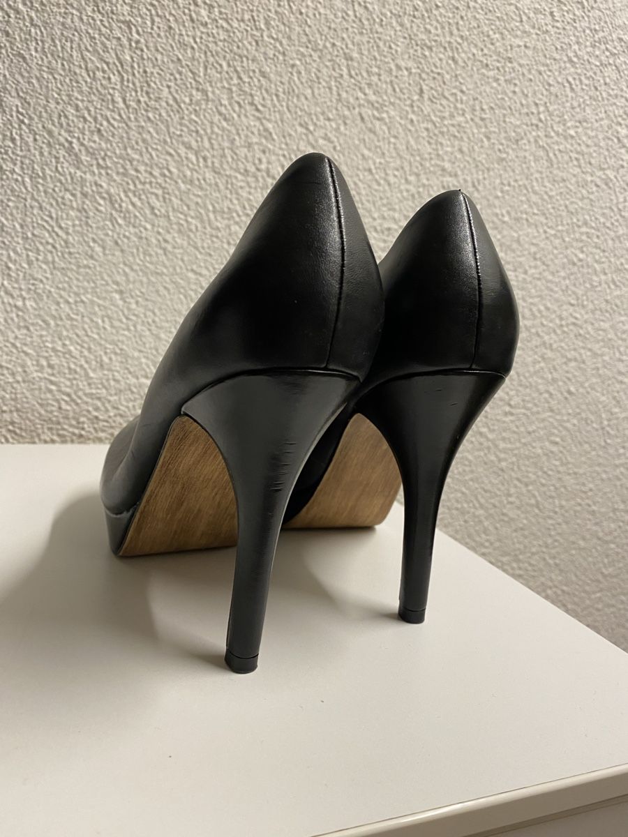Tamaris Scarpe da donna: Schwarze Tamaris Leder Pumps, Gr. 39 – Usato da Sargans venduto da sel85 1