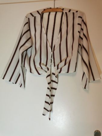 Bluse zum binden und mit Knöpfen