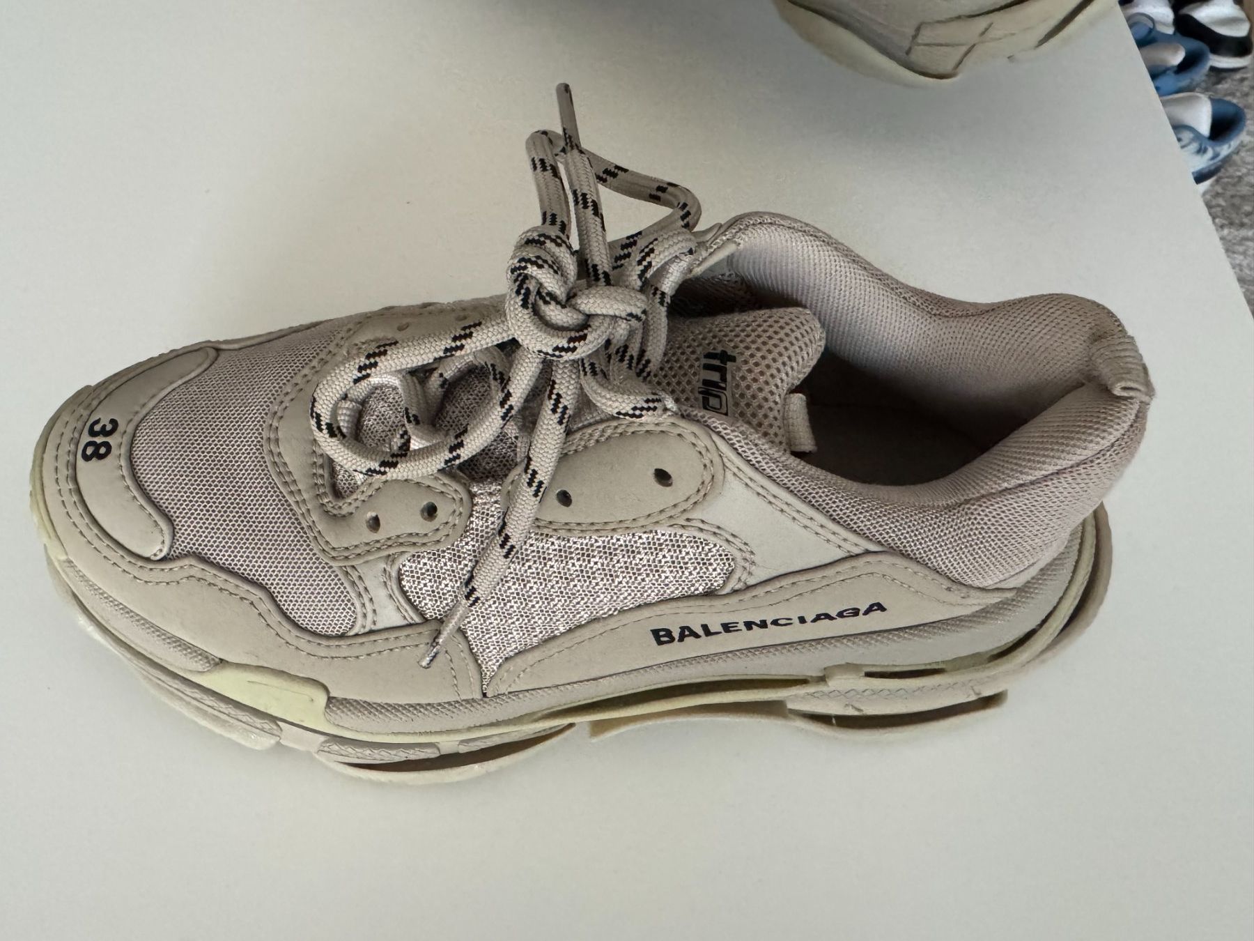 Balenciaga Damenschuhe: Balenciaga triple s, Grösse 38, beige – Gebraucht aus Rotkreuz von Servette1 1
