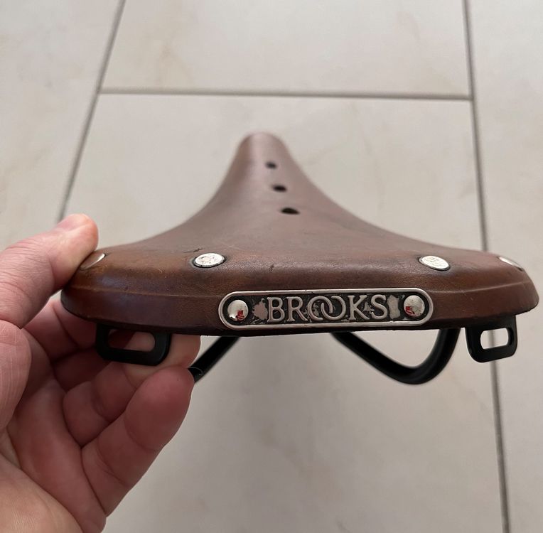 Brooks champion deals standard b17