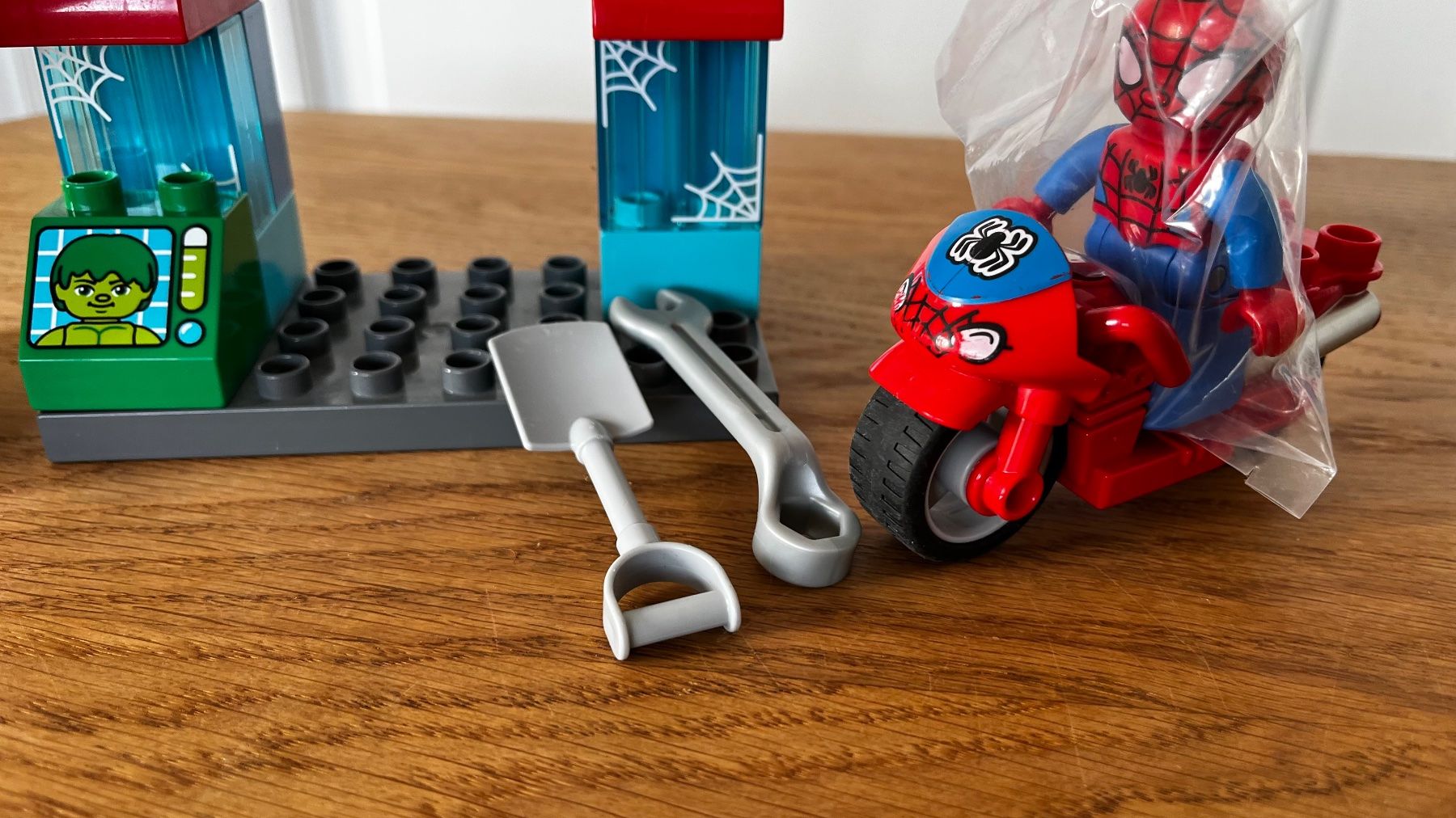 Lego Statuette: Spider-Man & Hulk Adventures Lego Duplo – Usato da Ennetbaden venduto da teo_yg9s 2