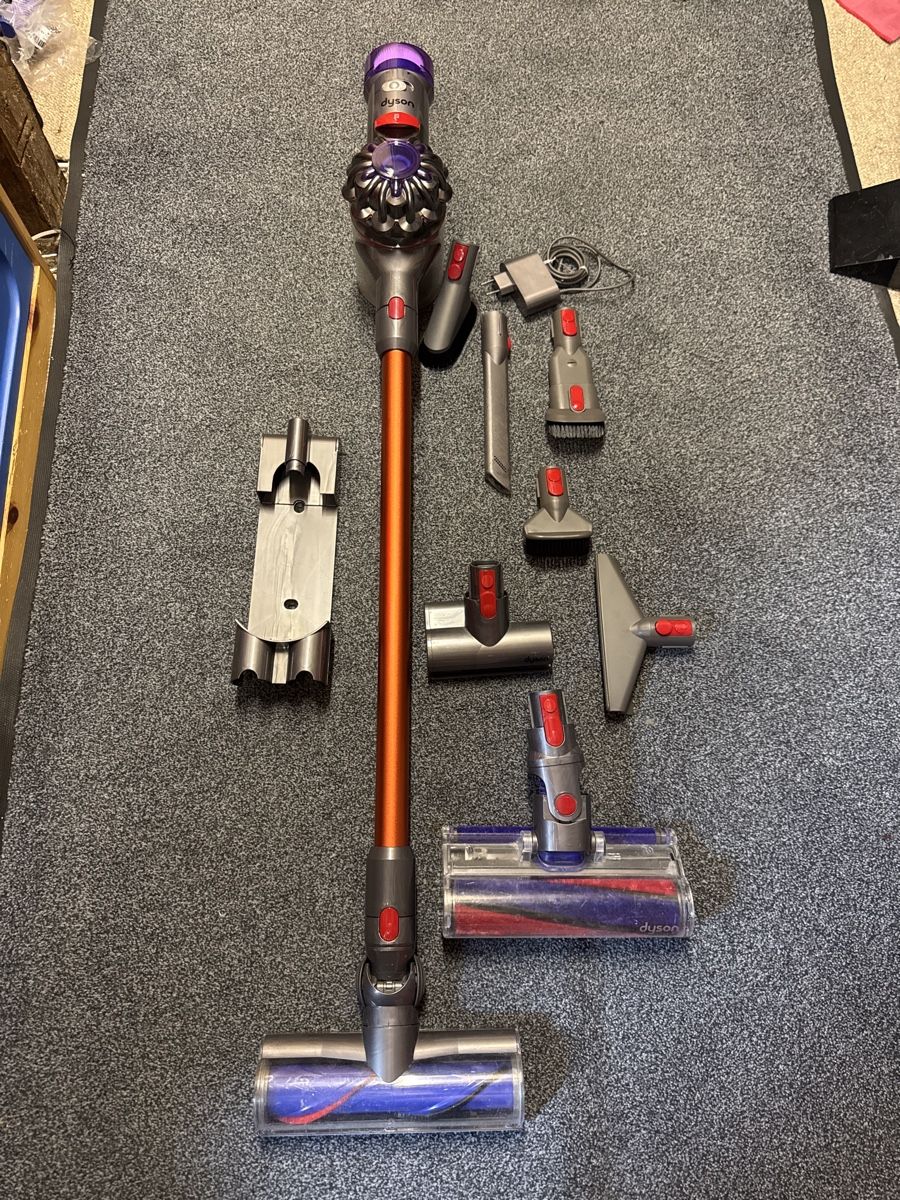 Dyson Aspirapolveri & Accessori: Dyson v8 absolute – Usato da Landquart venduto da Nnf007
