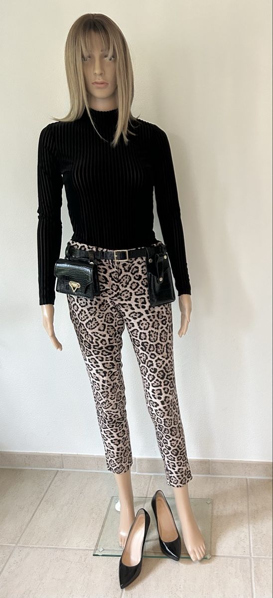 Tops: Black Velvet Mock Neck Top - XS – Neu (gemäss Beschreibung) aus Saland von ele_vc96 3