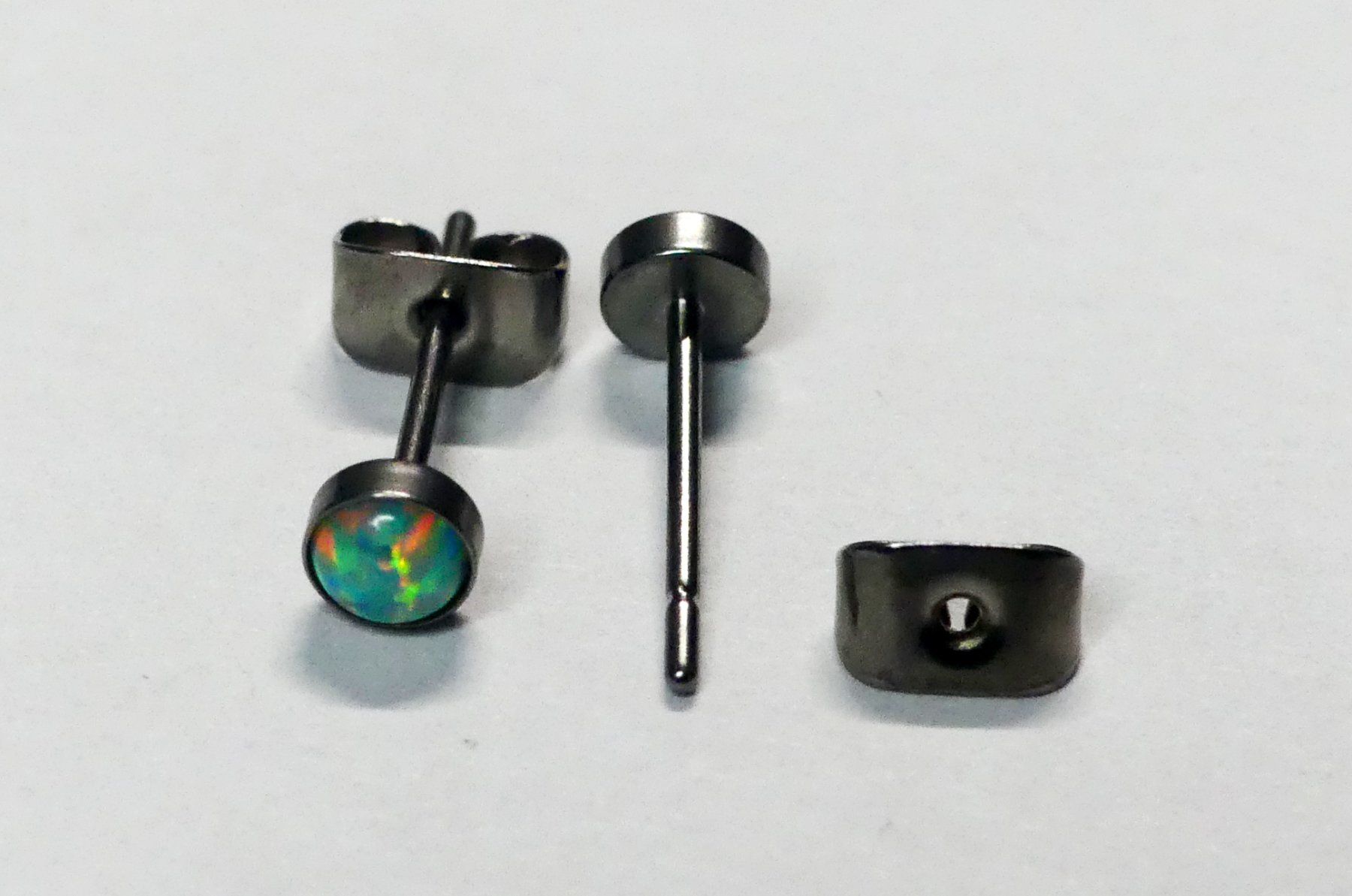 Orecchini pendenti & Orecchini a lobo: Ohrsteker aus Titanium mit Opal – Nuovo e nell'imballaggio originale da Matten b. Interlaken venduto da kero71 4