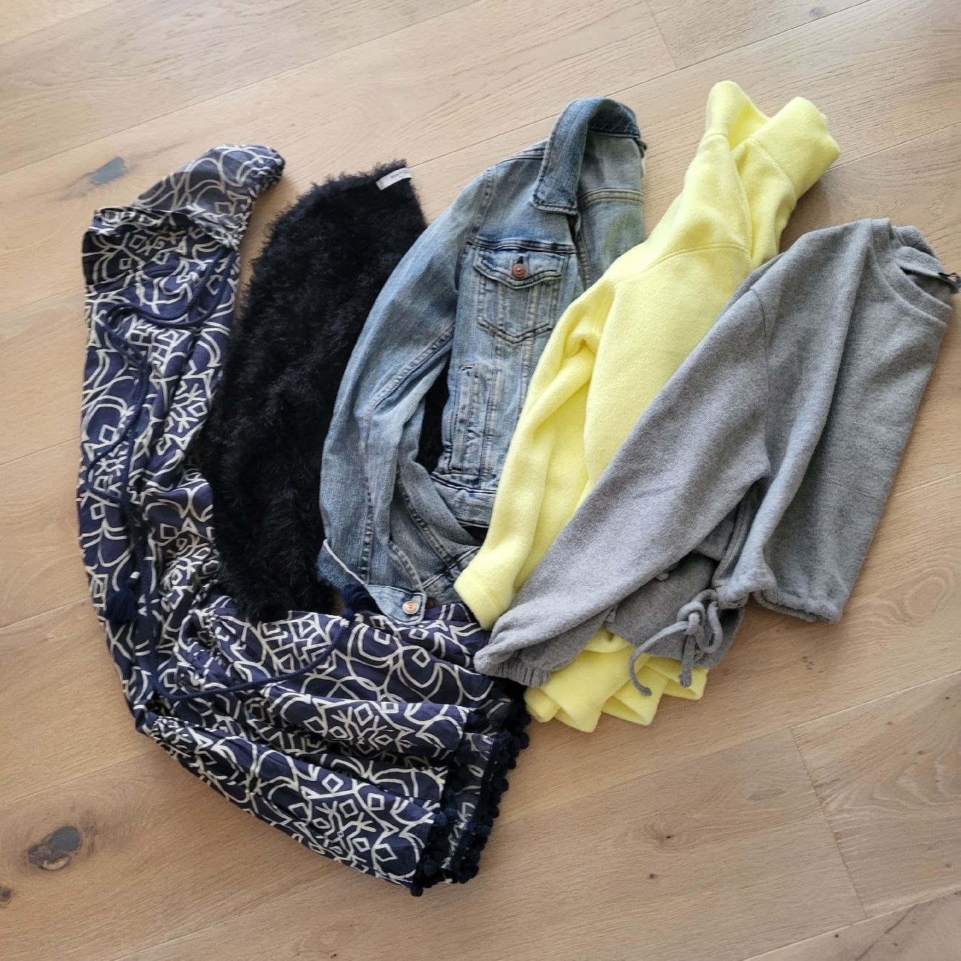 Lotti di vestiti: Kleiderpaket, Mango Flausch-Pulli, Gr.S, (Artn.61) – Usato da Wangen ZH venduto da Macle