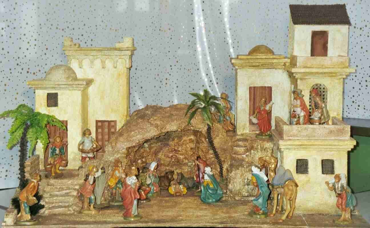 Tutte le decorazioni: Grosse Krippe im Orientalischen Stil – Usato da Münchenstein venduto da avit 1