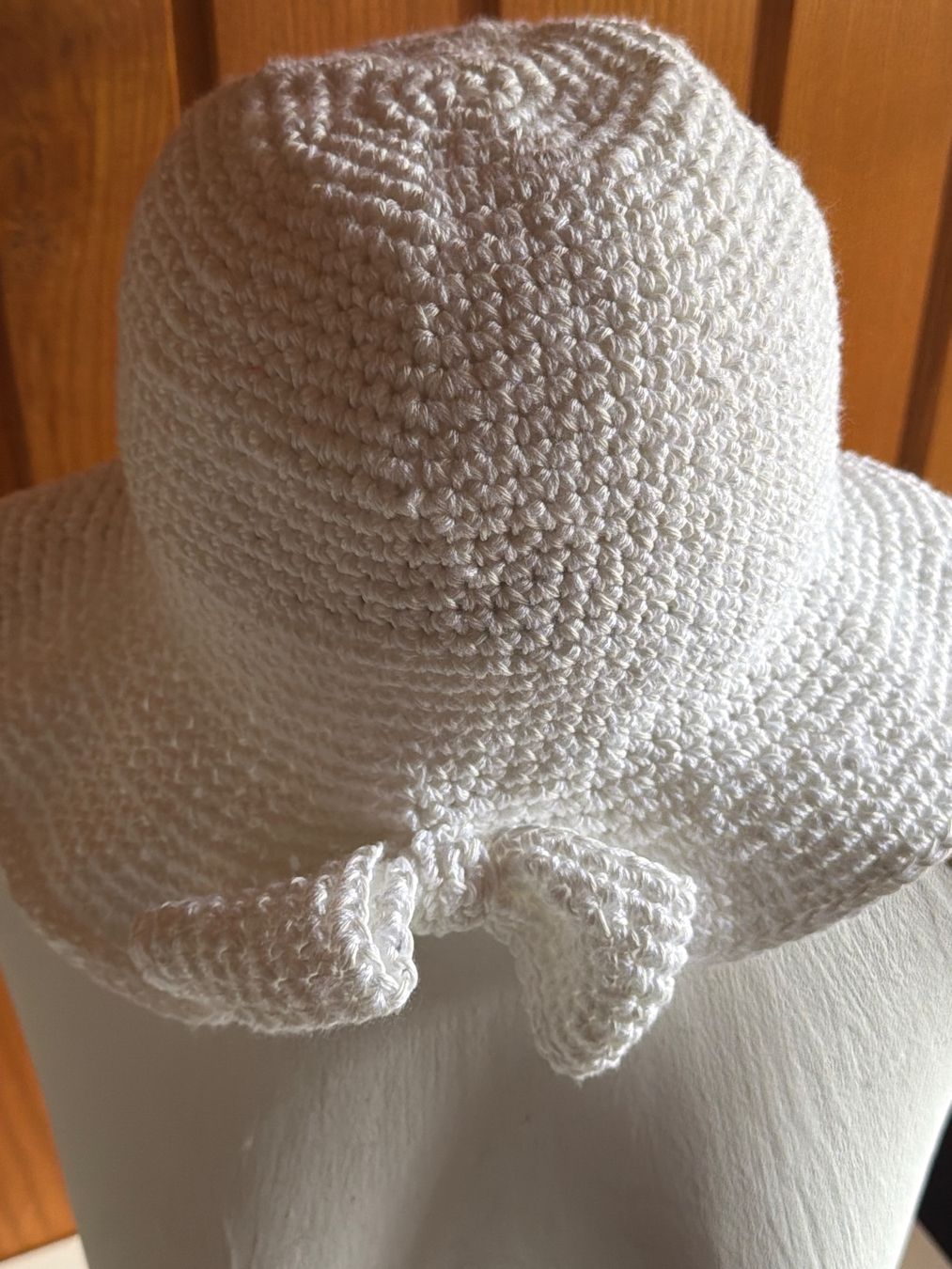 Copricapi, berretti & cappellini: HUT-VINTAGE-DAMEN-WEISS – Nuovo e nell'imballaggio originale da Meienried venduto da ManuelaBoutique 1