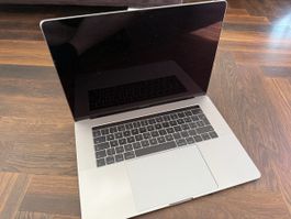 Macbook pro retina 15zoll 2017 i7 16GB defekt