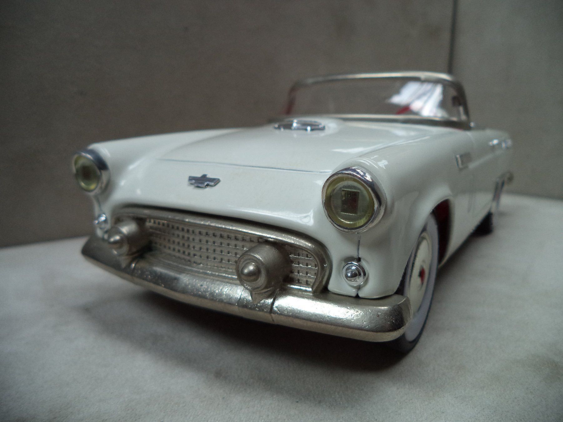 Modellini d'auto: Blech FORD 56 THUNDERBIRD 1:18 – Nuovo e nell'imballaggio originale da Rieden AG venduto da Wirth03