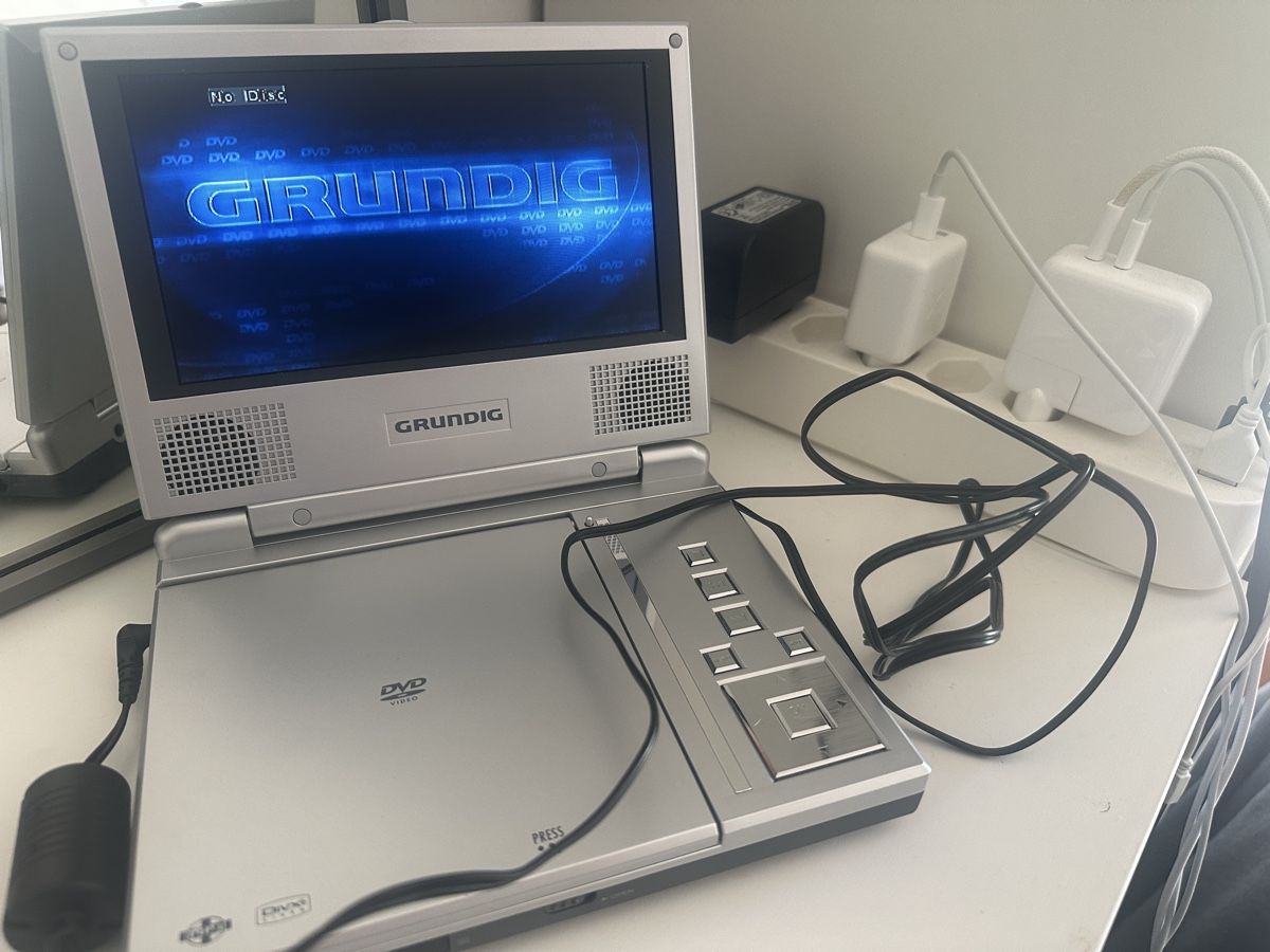Grundig Lettore multimediale portatile: Grundig tragbarer Mini dvd Player – Usato da Genève venduto da and_nv8c 6