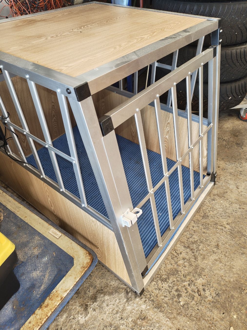 Cucce & Letti: Hundebox für Auto  – Usato da Menziken venduto da Dragon-Fuchur 1