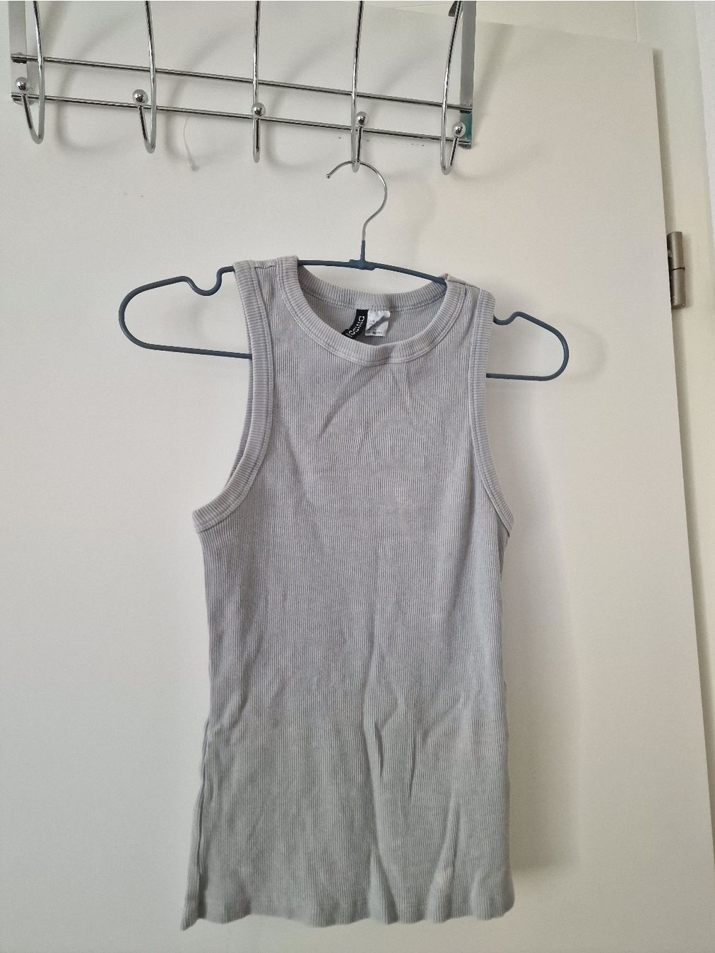 H&M Top: H&M Tank Top, Size S – Nuovo (secondo la descrizione) da Herrenschwanden venduto da dnv_z25w