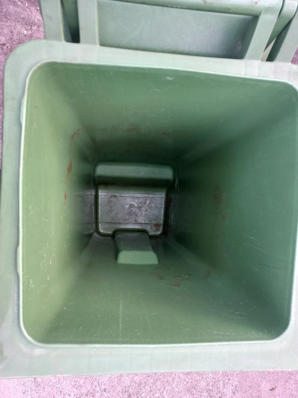 Sonstiges für Büro & Gewerbe: wenig gebrauchter Grüncontainer 140L Grüngut - Container – Gebraucht aus Dulliken von Dullikenlerchclassic 5
