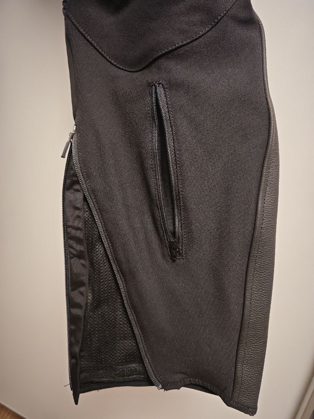 Anzüge: Alpinestars Motorradhose + Lederjacke – Neu (gemäss Beschreibung) aus Zürich von french23 9