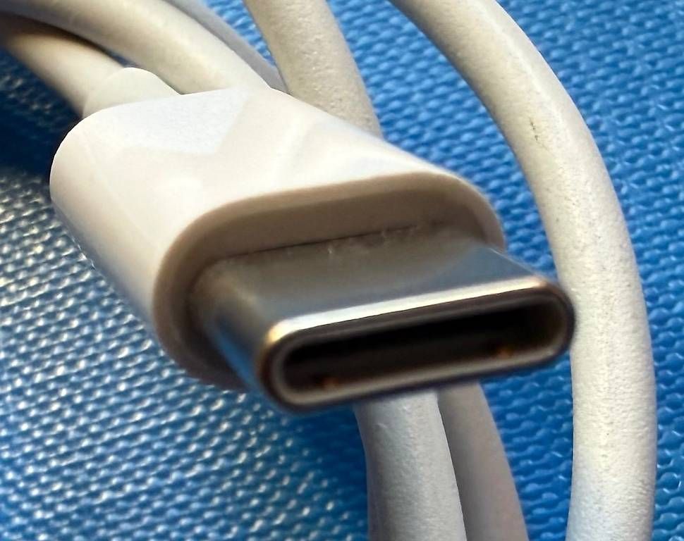 Apple Cavi: Ladekabel (1m) USB-C auf Lightning – Usato da Bäriswil BE venduto da VFR12 1