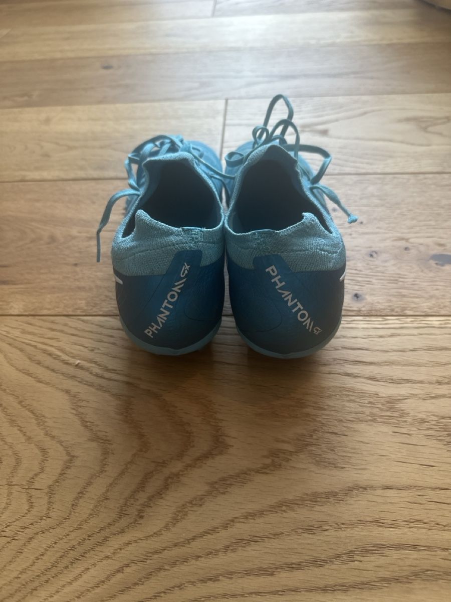Autre équipement outdoor: Crampons Nike – D'occasion à Founex par reb_fws9 2