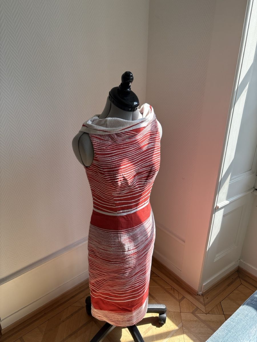Carolina Herrera Vestiti: Robe d'été rayée rouge et blanche sans manches – Usato da Genève venduto da fan_5n8s