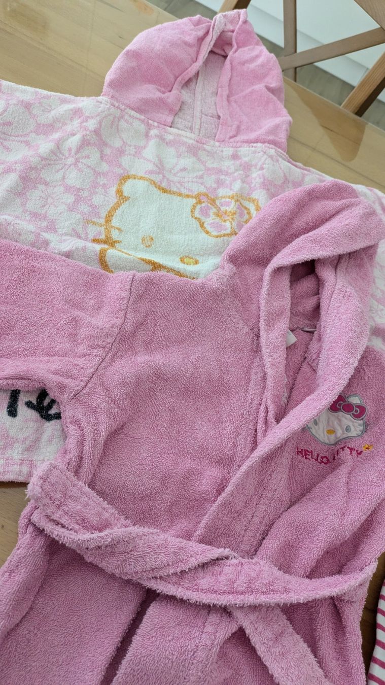 Hello Kitty Lotti & Set di vestiti: Hello Kitty Kleider Set - Divers ab. 92 – Usato da Staufen venduto da Fleby84 1