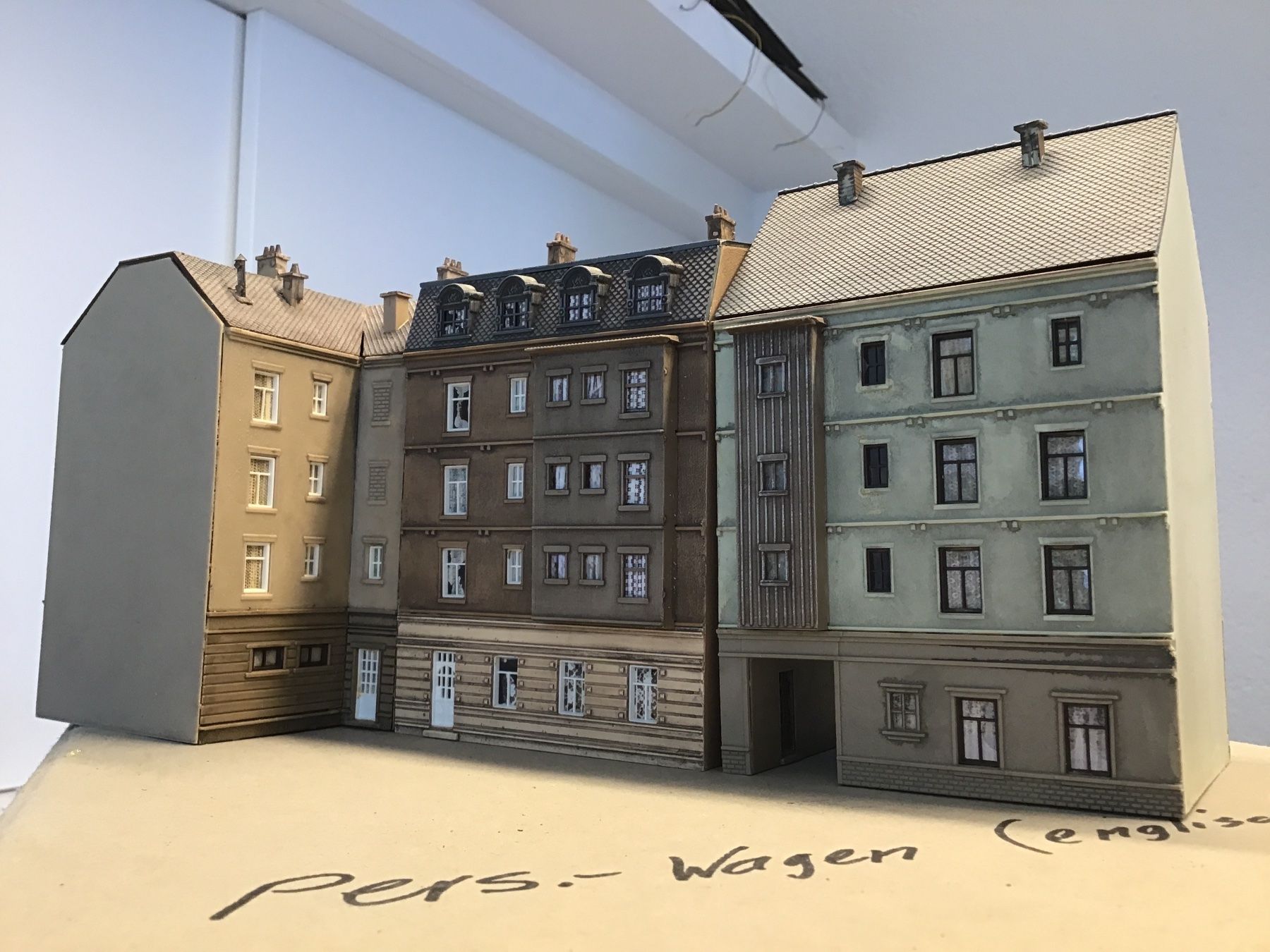 Modellini di ferrovie: Modellbahnhäuserzeile, Spur N,GESUPERT – Usato da Männedorf venduto da Spezial-Modelle 2