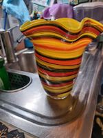 Es ist eine  Geblasene Murano Vase genannt Fazoletto.