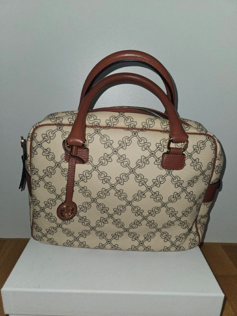 Taschen für Damen: TOUS Leder-Handtasche beige/braun – Gebraucht aus Aarau von chi_qnc5