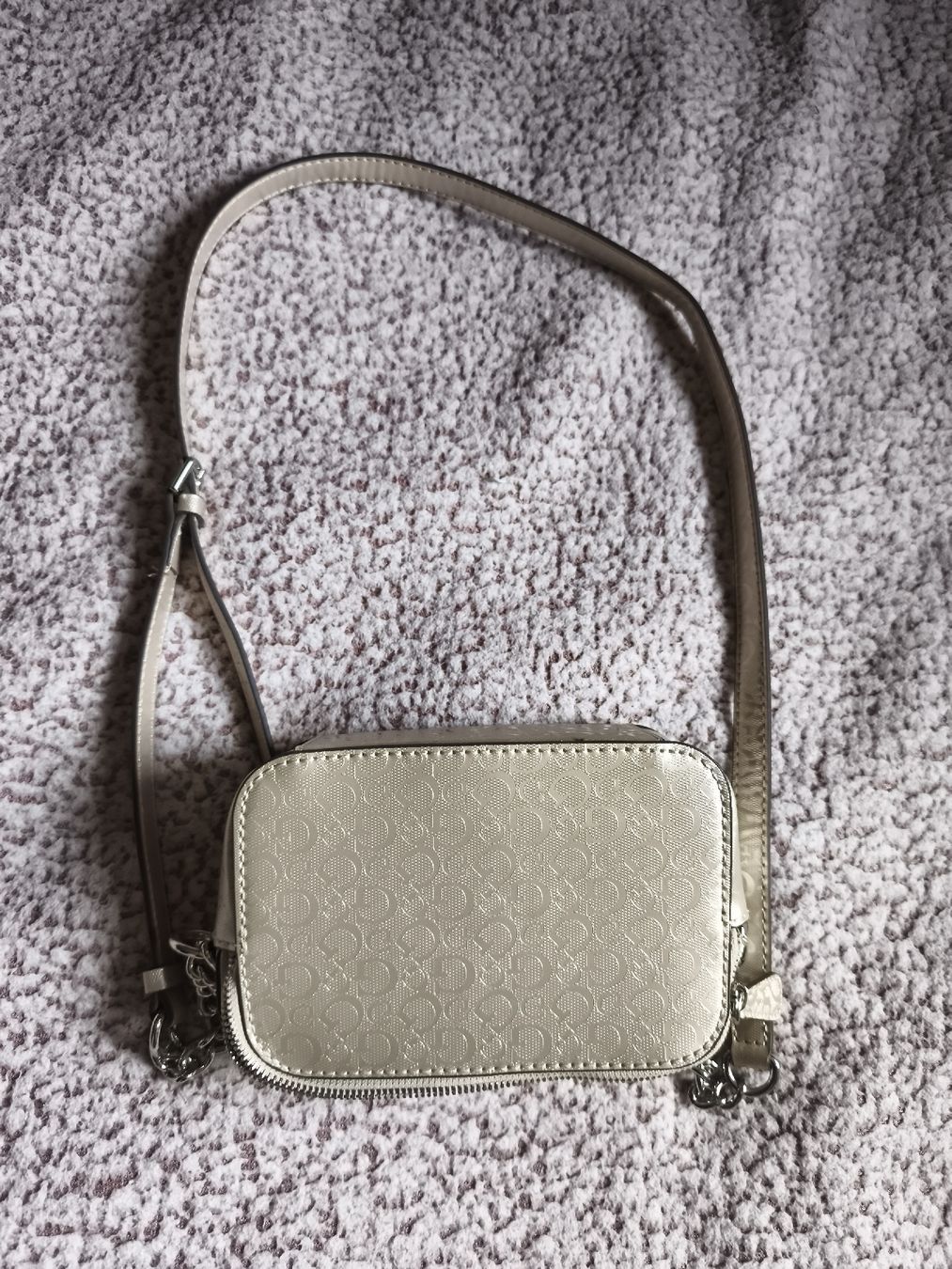 Borse da donna: Guess handbag monogram beige leather adjustable strap used – Nuovo (secondo la descrizione) da Merenschwand venduto da kri_rj6t 2