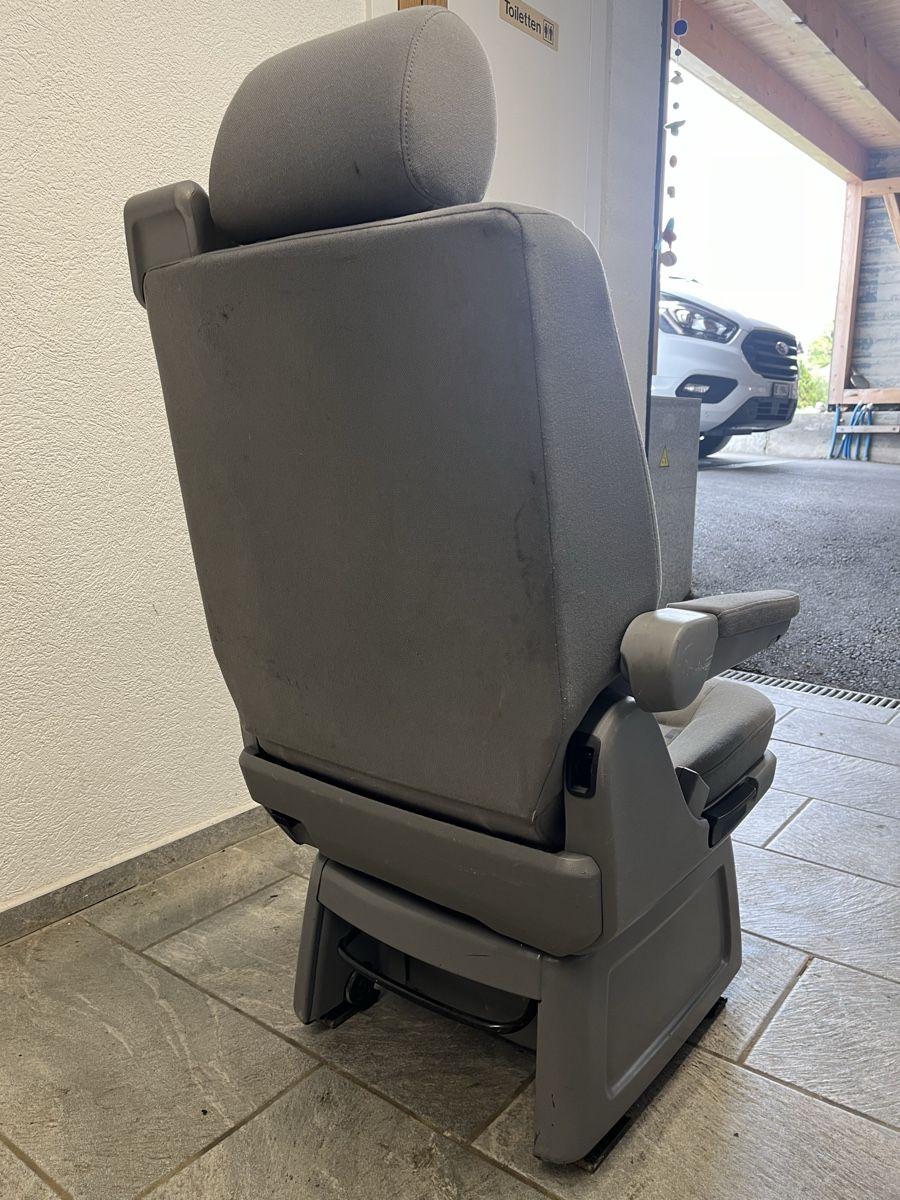 VW Tutti pezzi di ricambio auto: Vw T5 Einzellsitz – Usato da Uttigen venduto da Safety123 6