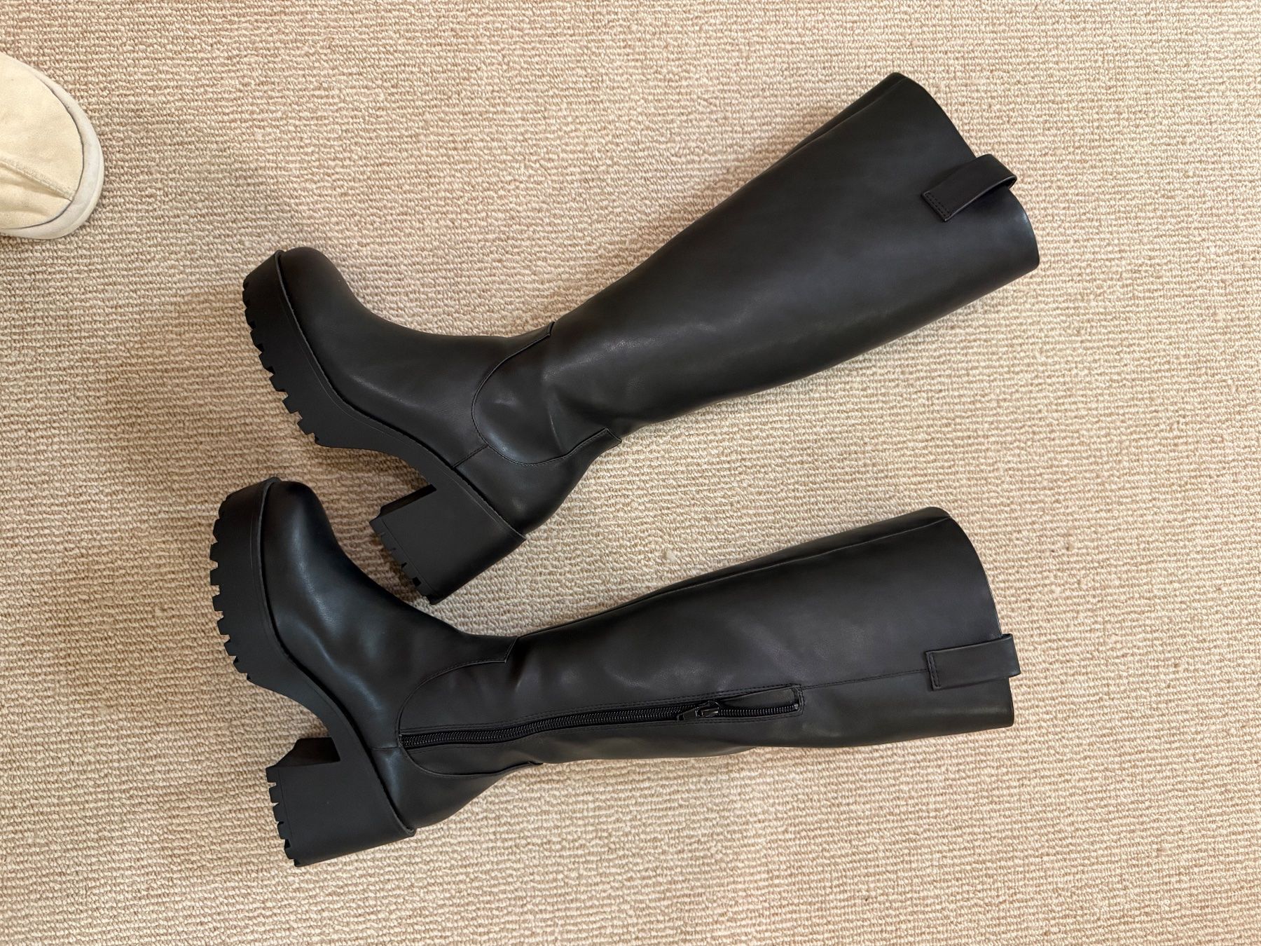 Monki Damenschuhe: Schwarze Winterstiefel mit Absatz, Grösse 37 Neu!! – Neu (gemäss Beschreibung) aus Bern von sar_56rd