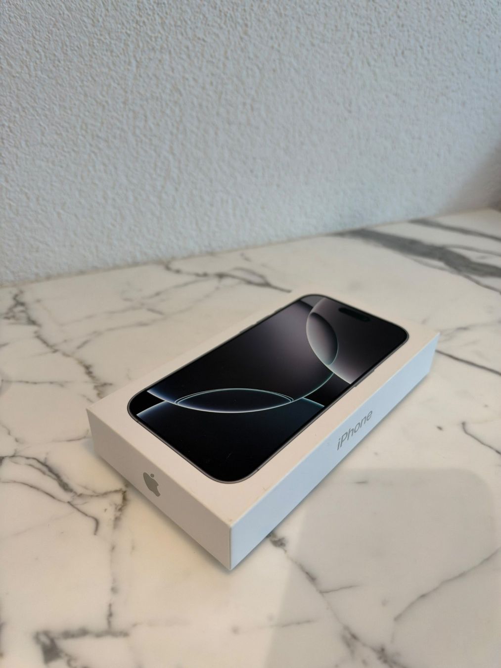 Apple Telefoni cellulari / Smartphones: Apple iPhone 16 Pro - 512GB - White Titanium – Usato da Oberwil-Lieli venduto da ticino122 1