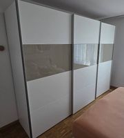 Kleiderschrank mit Schwebetüren