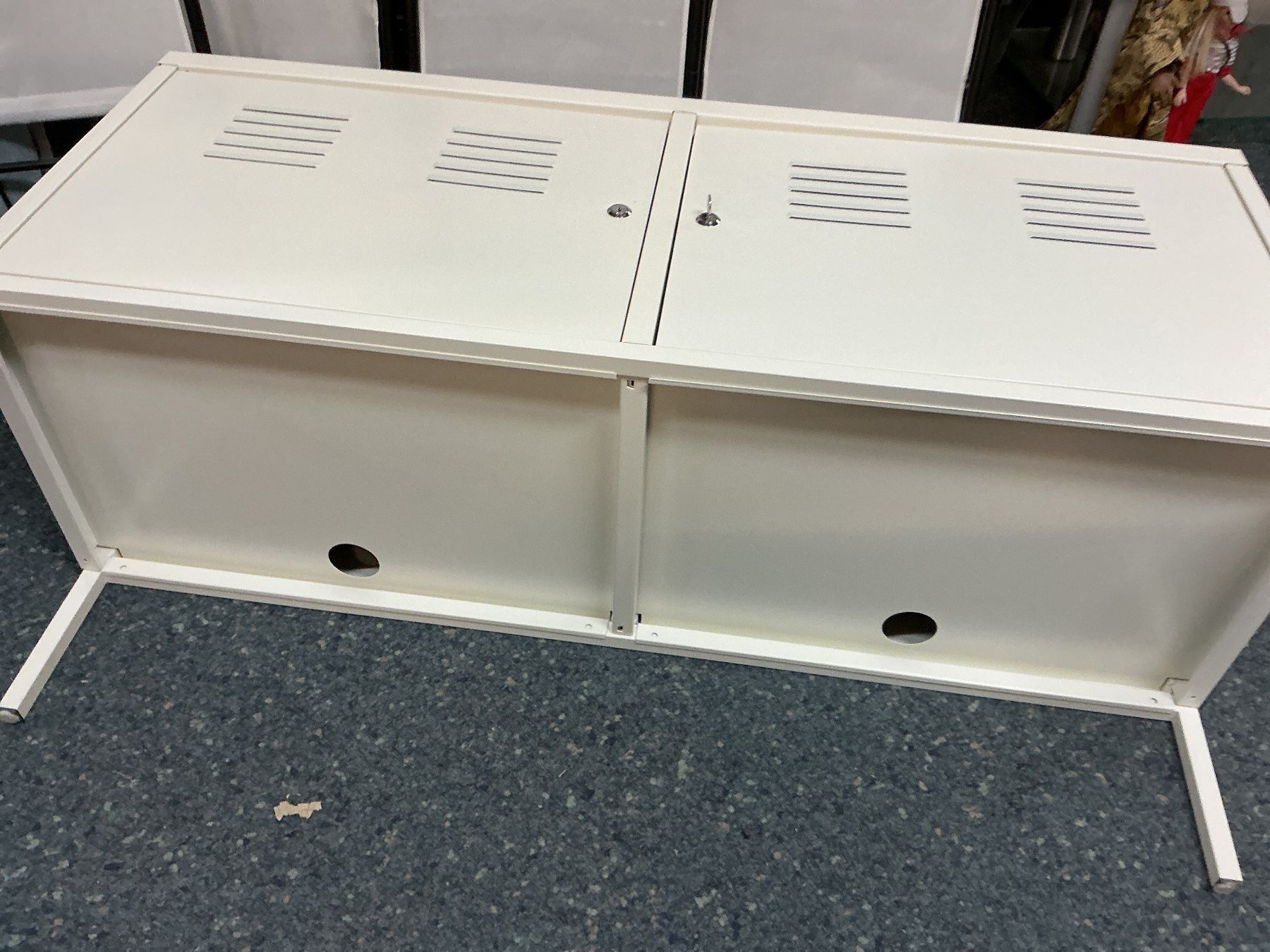 Armadi: Metallschrank IKEA PS Nr 3 – Usato da Bern venduto da vielerart 3