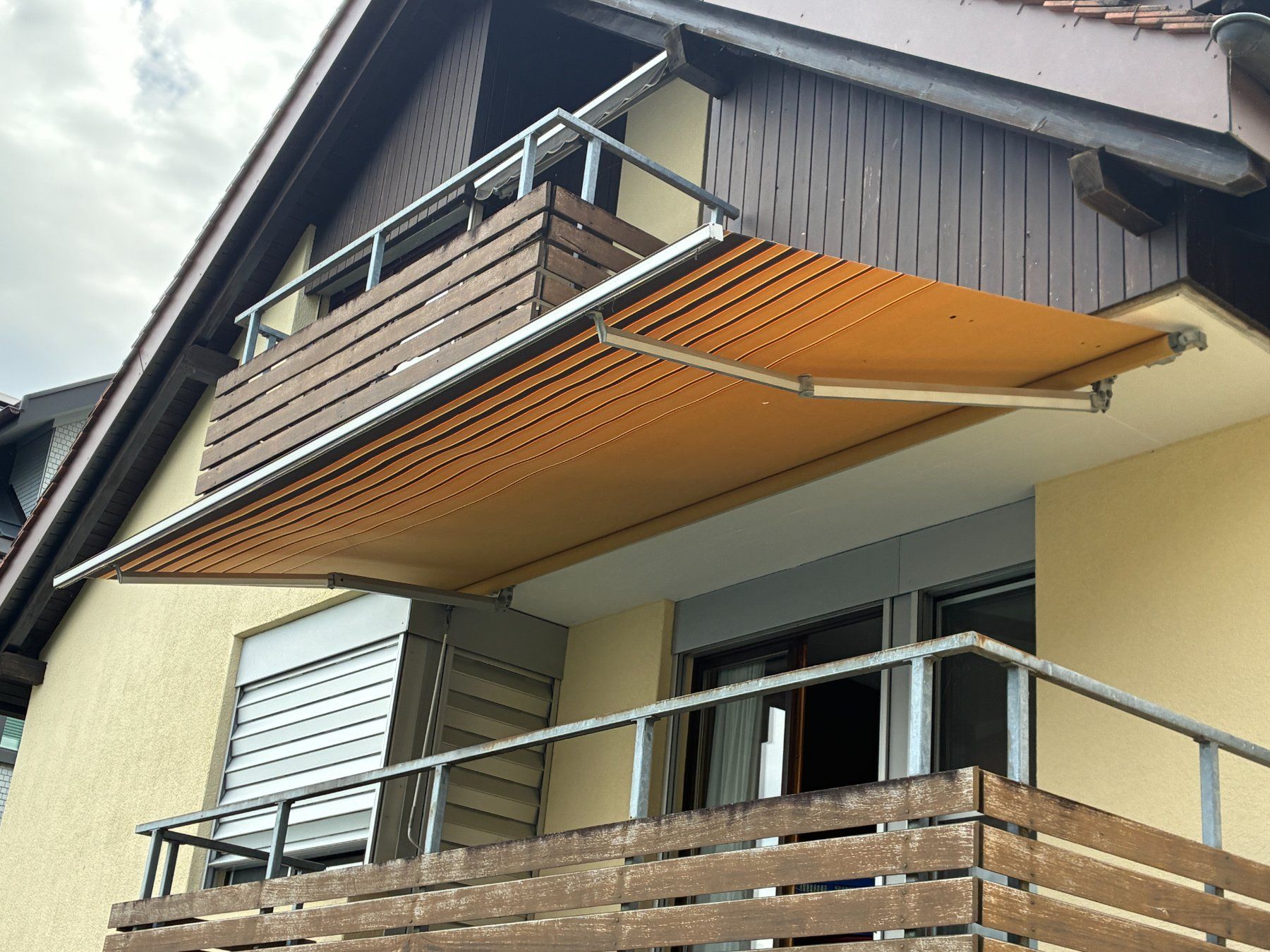 Stobag Tende da sole: Store Stobag manuell ca. 4.5m breit, ca. 2.3m Ausladung – Usato da Goldau venduto da padlmucki