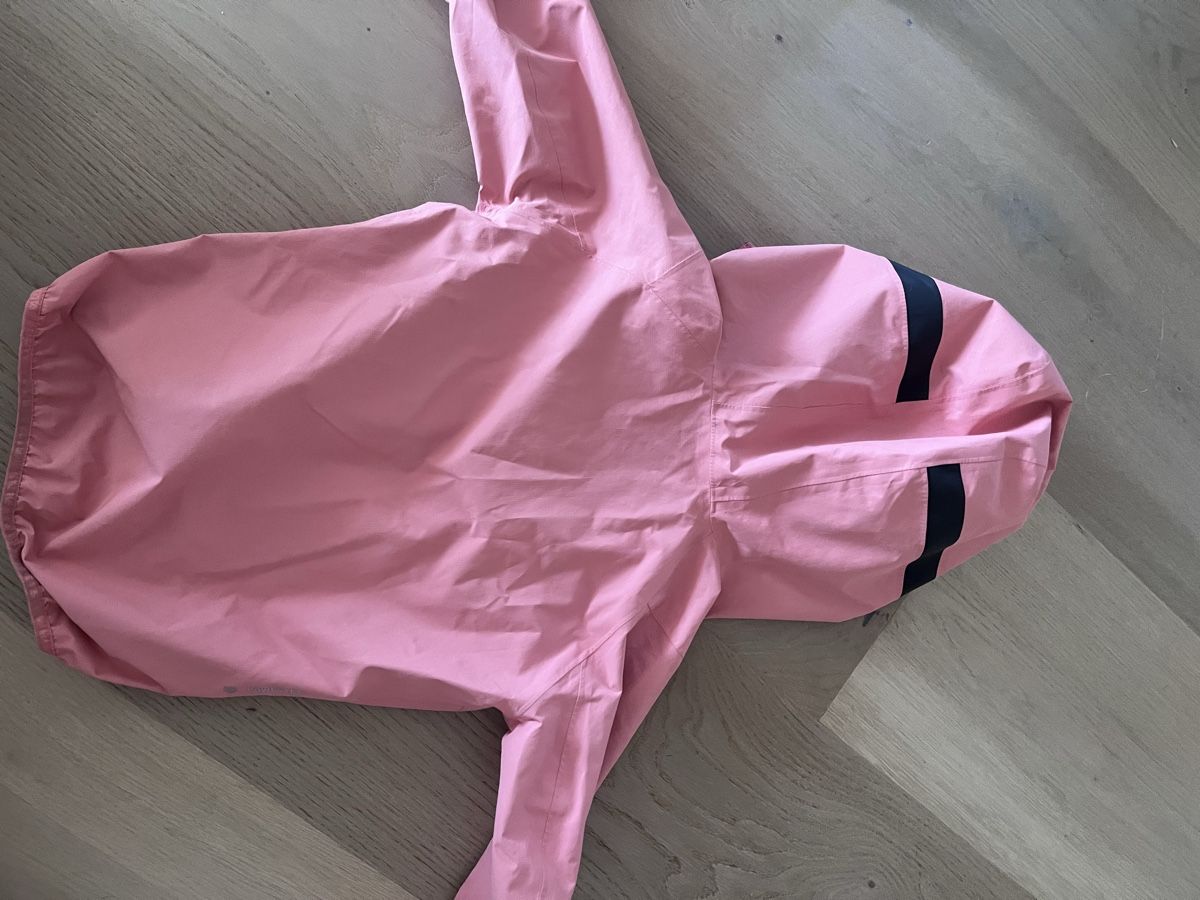 Salewa Vestes & Manteaux: Kinder Regenjacke Salewa Grösse 104 Rosa – D'occasion à Pfäffikon SZ par humming-bird 2
