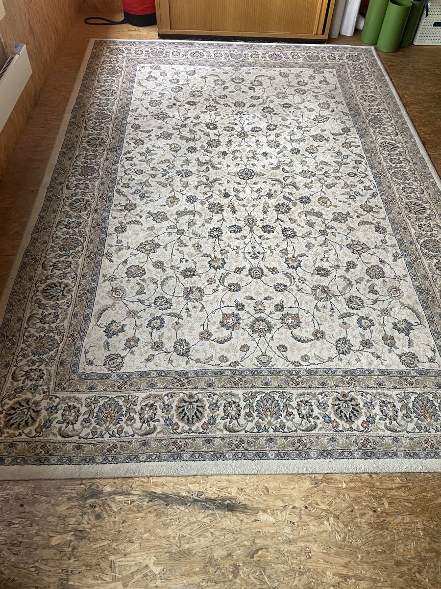 Tapis: Schöner Orientteppich-Imitat – D'occasion à Horw par queenofantiques75