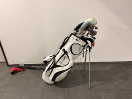 Golftasche mit diversen Schlägern