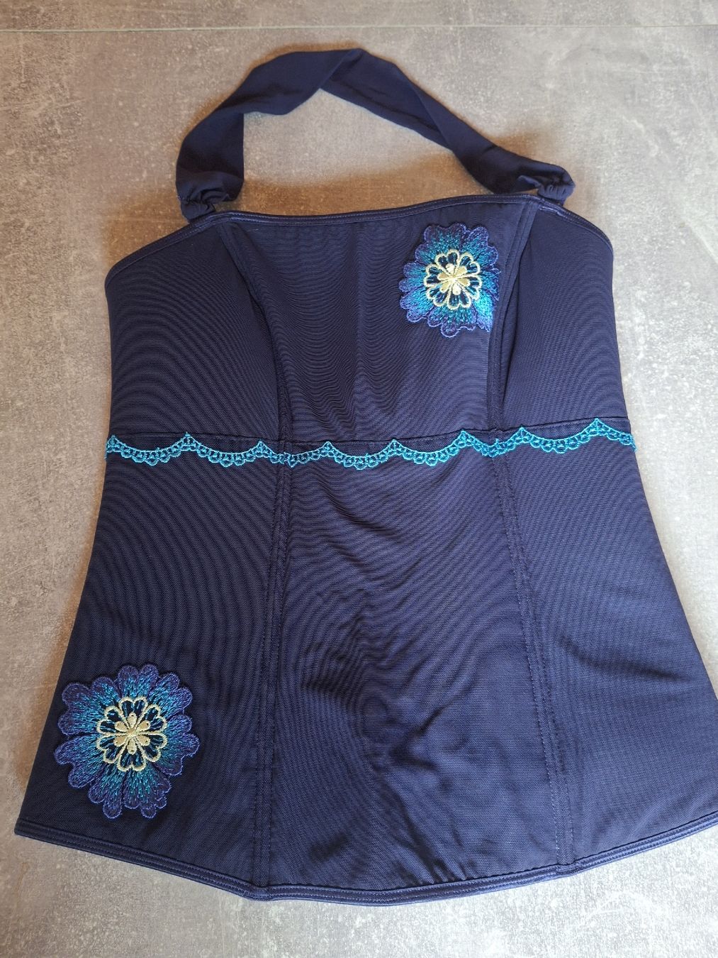 Tops: Bustier taille 36/38 marque Charlott' – D'occasion à Villiers par san_jn5w 8