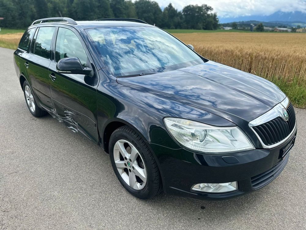 Skoda Automobili: SKODA Octavia Combi 1.8 TSI Elegance 4x4 – Usato da Hünenberg venduto da Auto-Klinik01 2