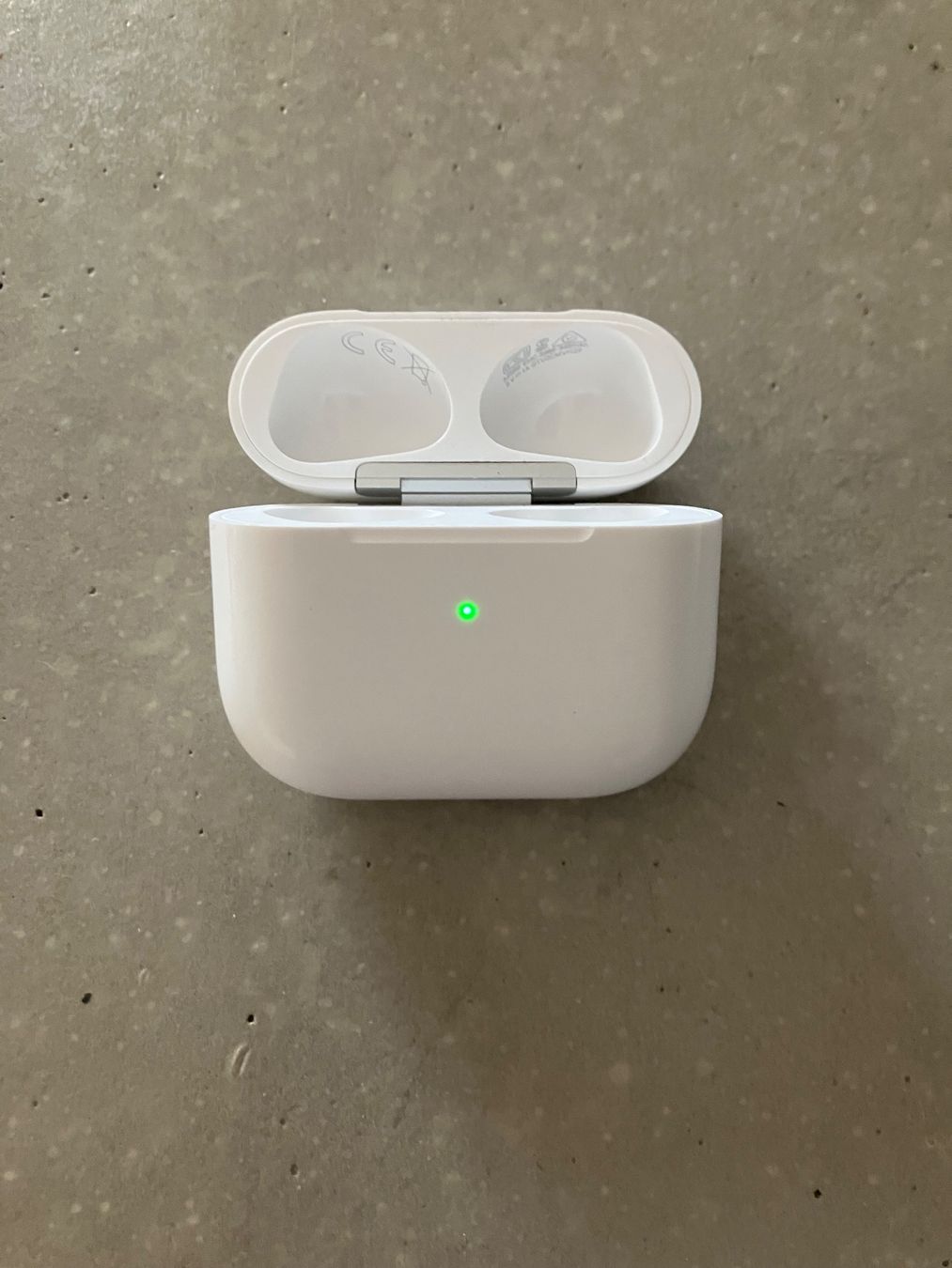Apple Casques audio: Apple AirPods 3 Case – D'occasion à Lausanne par mr.v