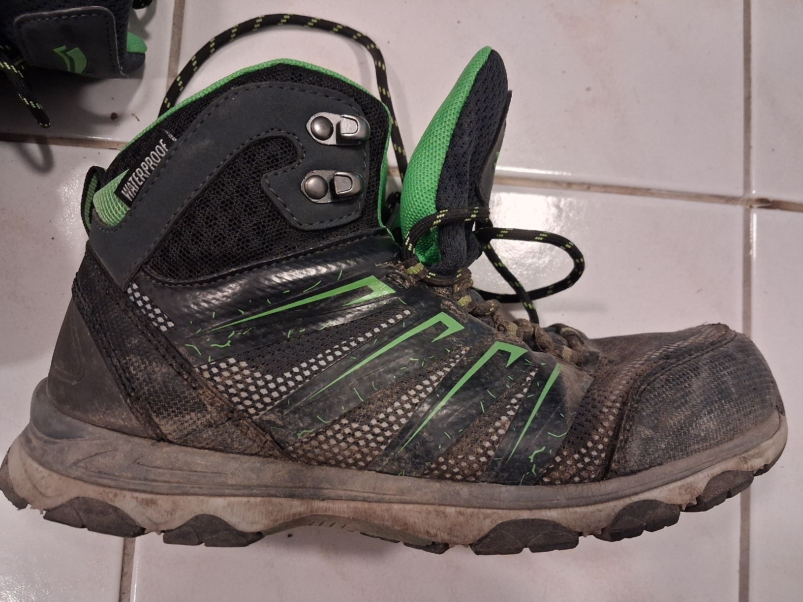 Scarpe per ragazzi: Wasserdichte Kinder Wanderschuhe, Grösse 36! – Usato da Weiach venduto da Musikmaengu 3
