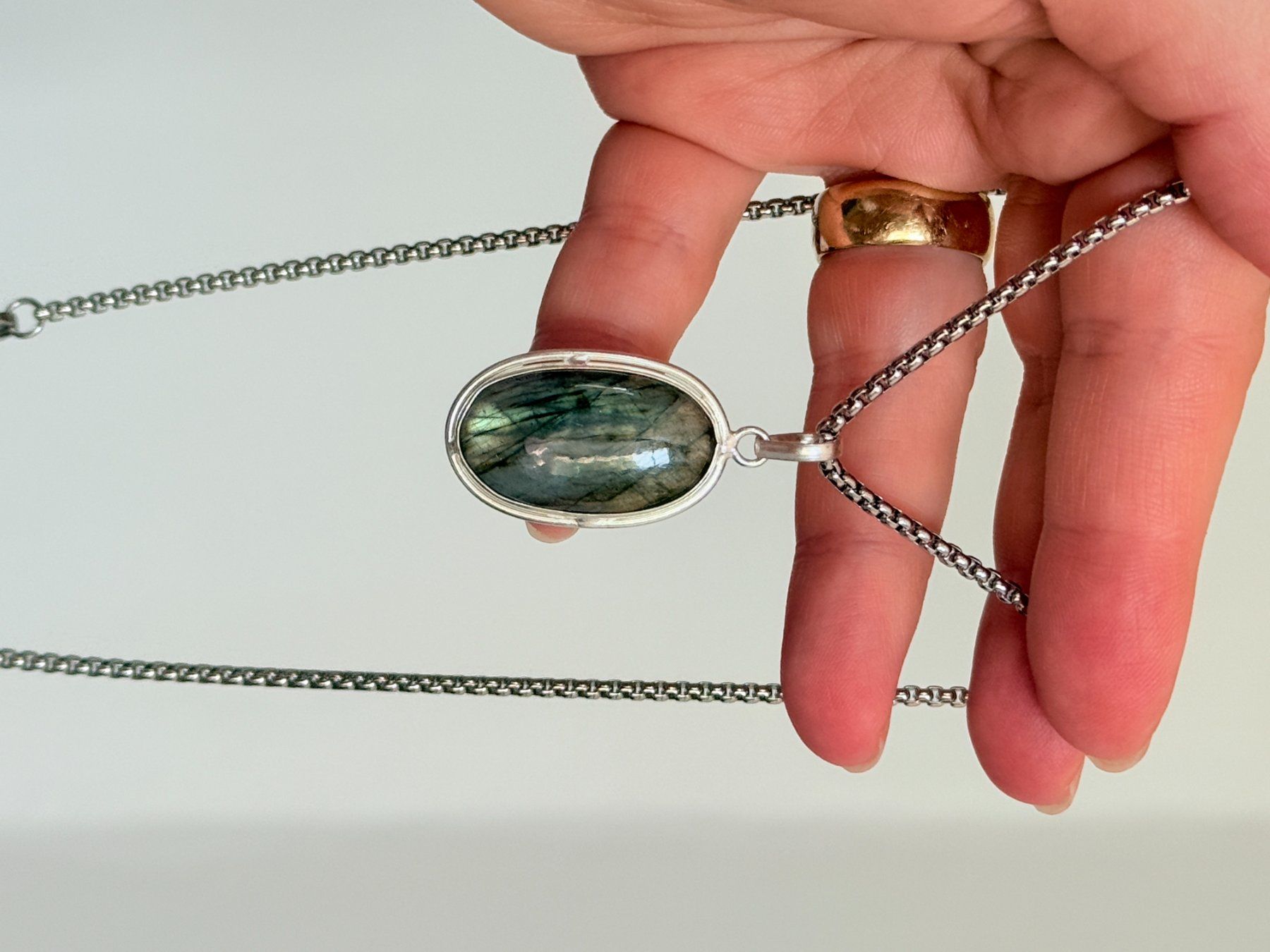 Ketten: Fashionable labradorite necklace – Neu und originalverpackt aus Genève von AGBERG 9