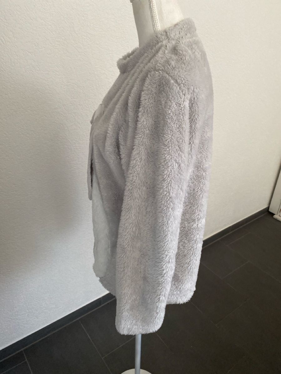 Oysho Maglioni & Felpe: Oysho Pullover Plüsch Hase grau Grösse S  – Usato da Homberg b. Thun venduto da Homata 1