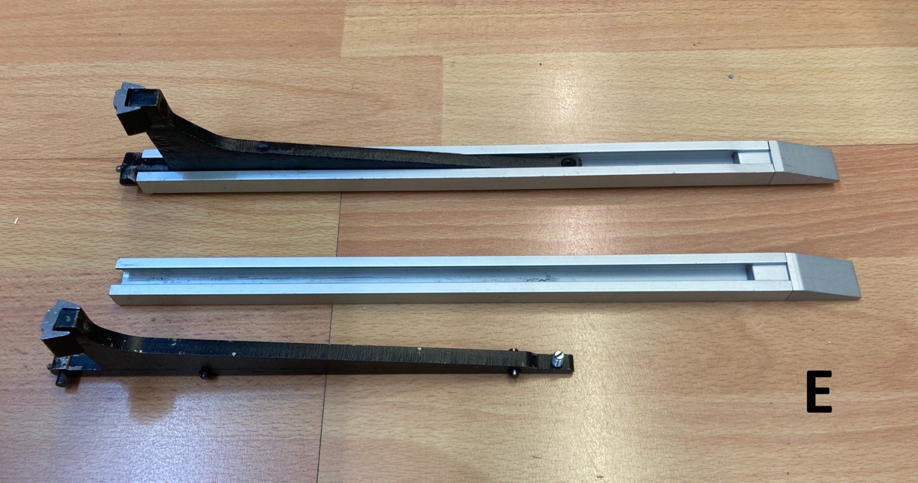 Garderobe: Kleider-Wandstangen, Ladenbausystem – Gebraucht aus Langnau i. E. von flexibus77 8