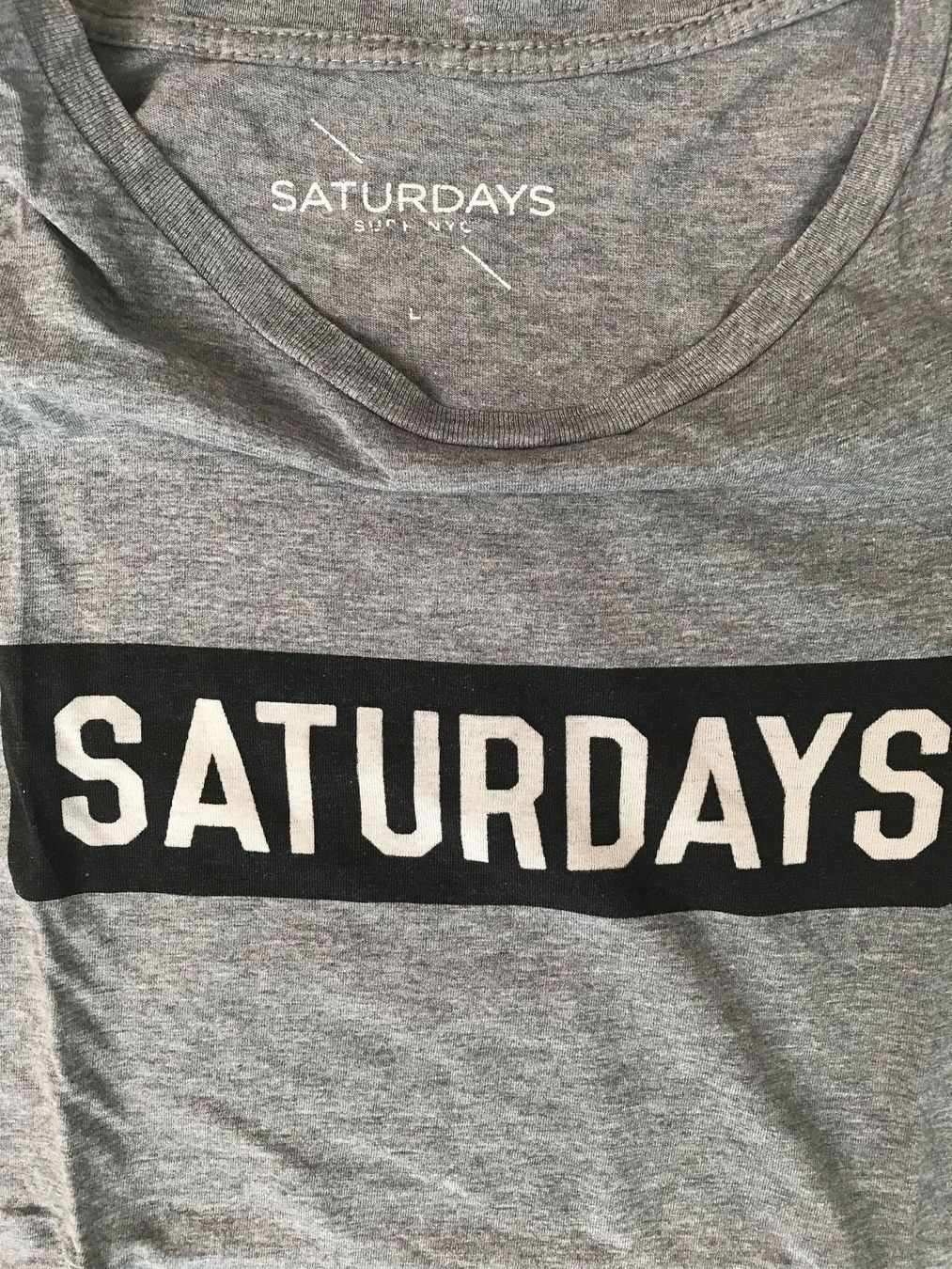 T-shirt: Saturdays shirt grau, L – Usato da Langnau am Albis venduto da CollectingCoRe 1