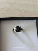 Silberring mit sehr dunklem blauen Stein