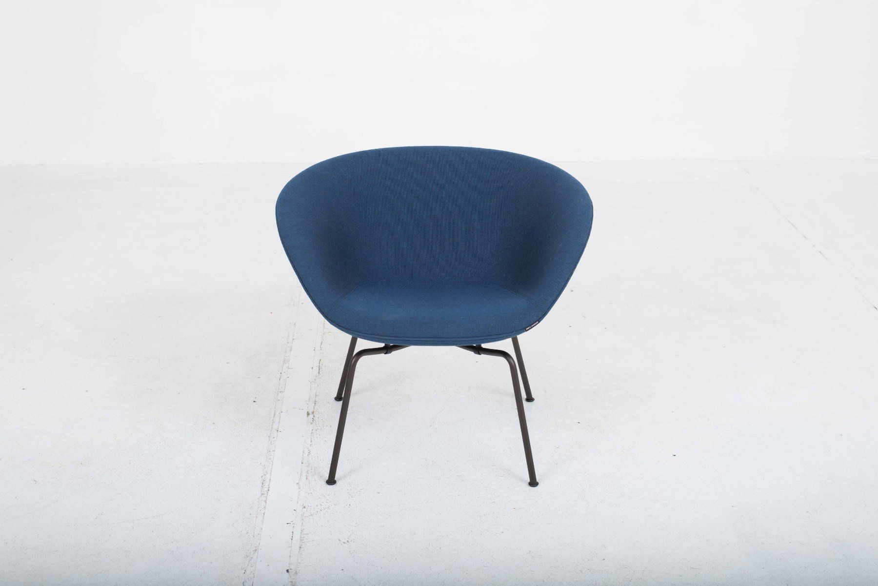 Fritz Hansen Poltrone: Fritz Hansen Pot Sessel von Arne Jacobsen – Usato da Zürich venduto da STUZH38 3