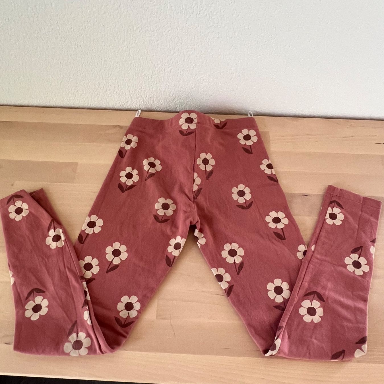 C&A Collants & Leggings: Kinder Leggings Grösse 134 Blumen – D'occasion à Steinmaur par HenSaa 1