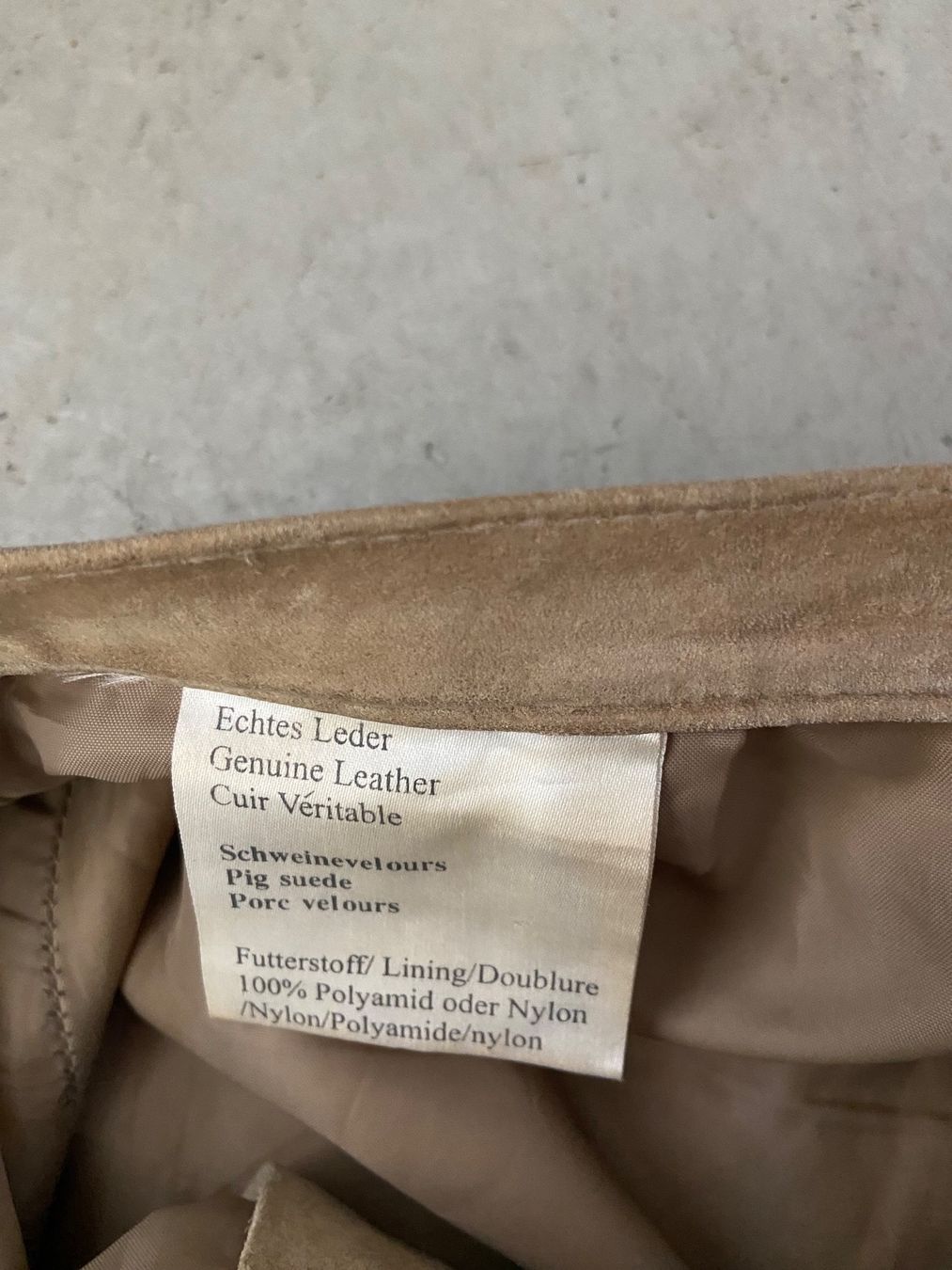 Pantaloni: Lederhose aus Velour beige – Usato da Zürich venduto da Eves.vintage.element 1