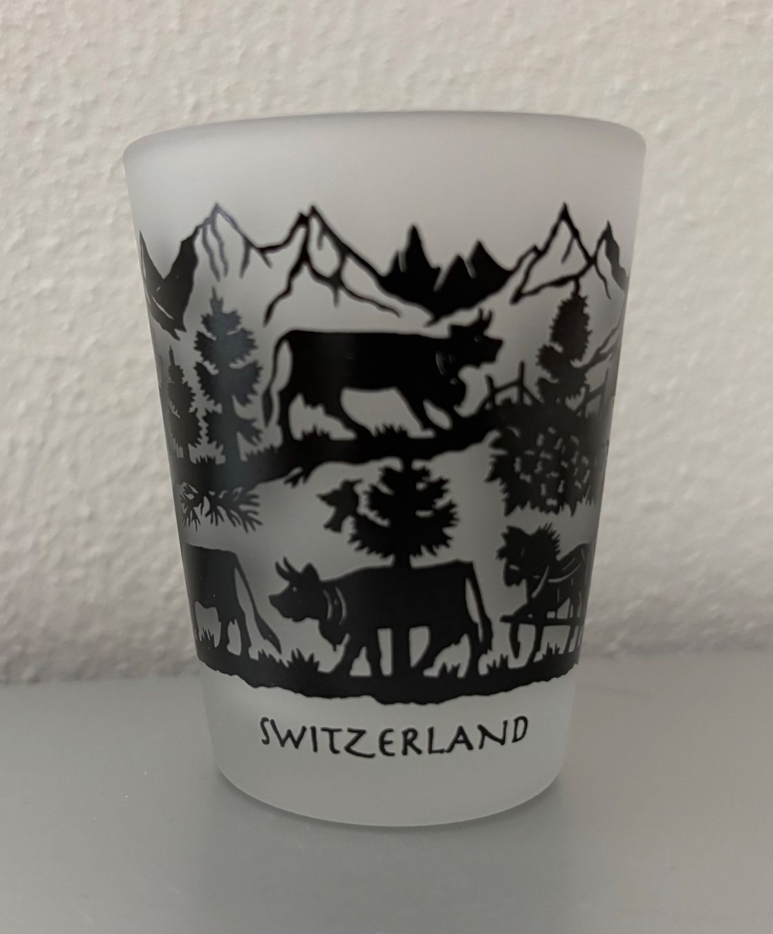 Gläser: Schweizer Shot Glas mit Scherenschnitt-Motiv – Neu und originalverpackt aus Winterberg ZH von vanilleinspiration