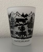 Schweizer Shot Glas mit Scherenschnitt-Motiv